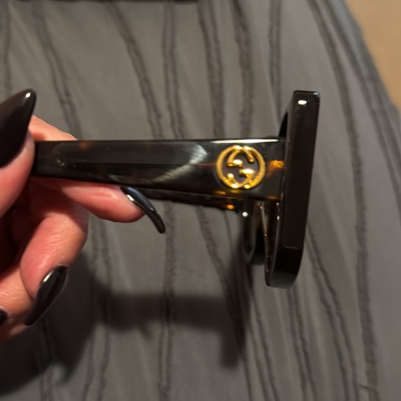 Next to new Gucci sunglasses - Picture 3 of 4